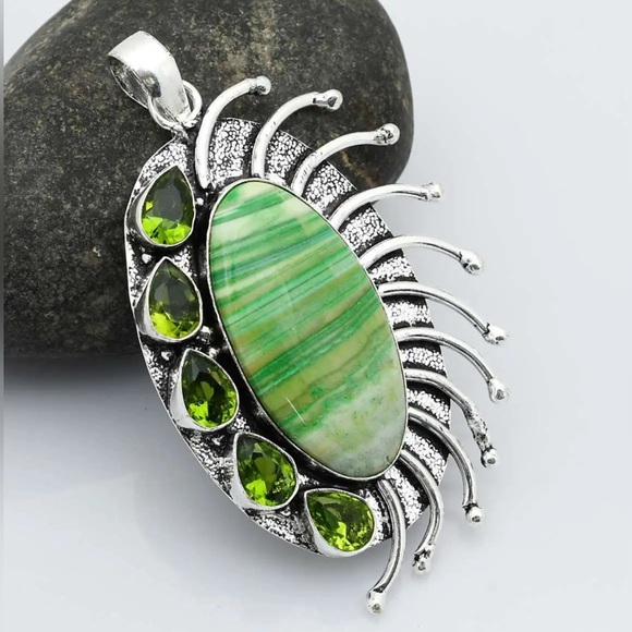 DENDRITE OPAL/PERIDOT PENDANT - Picture 3 of 3